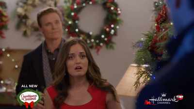 -Dan?
-Oh, I'm-- - Christmas She Wrote