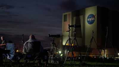 [Dan Winters] On day one,
the instructor showed - Photographer