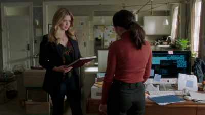 Dana Booker's gonna throw - Pretty Little Liars: The Perfectionists