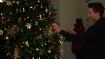 Dana, dana, wait.
Juliette, hi. I'll be back. - Ladies of the '80s: A Divas Christmas
