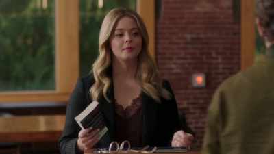 (Dana)
'Sorry to pull
you out of class.' - Pretty Little Liars: The Perfectionists
