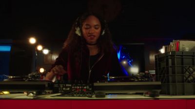 ♪ Dance to the music ♪ - Lethal Weapon