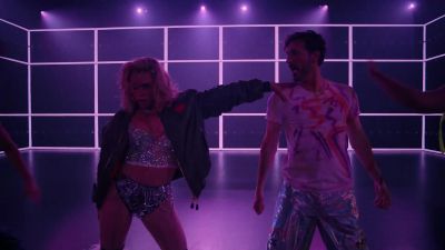 - ♪ Dancing freaky ♪ - I Hate Suzie