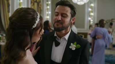 Dancing on your own two feet. - The Groomsmen: Last Dance