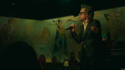 Dancing with you
'round the room - Personality Crisis: One Night Only