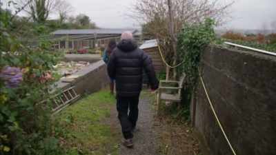 Dangerous wild animal owners, - Britain's Tiger Kings - On the Trail with Ross Kemp