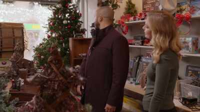 (dani laughing) - Toying with the Holidays