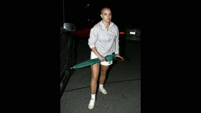 DANIEL: And Britney
just grabbed the umbrella, - Framing Britney Spears