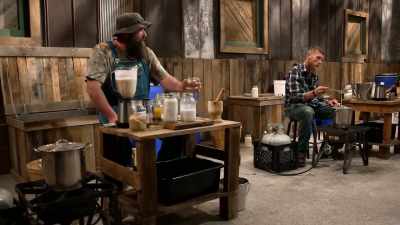 -[daniel] no, like bear milk.
-[richard] like bear milk? - Moonshiners: Master Distiller