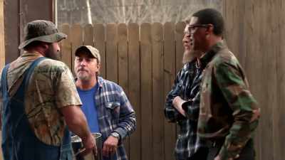 -[daniel] yeah.
-[tickle] all right, josh, you
know what time it is, right? - Moonshiners: Master Distiller