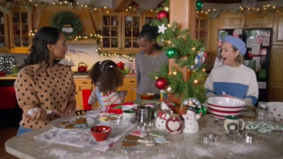 DANIELLE CHUCKLES - Yuletide the Knot