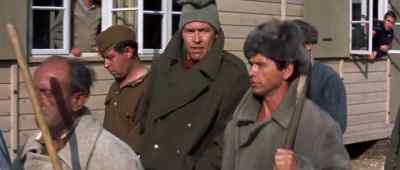 - Danny, you speak Russian?
- Only one sentence.
Let me have it, mate. - The Great Escape
