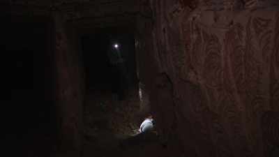 Dan's undermining the very wall
holding up the roof. - Outback Opal Hunters