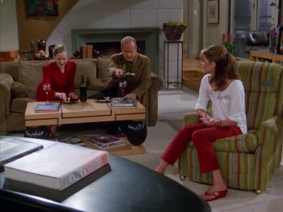 Daphne, uh...
more pate, please. - Frasier