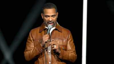 Dar aștept telefonul lui de azi-dimineață. - Mike Epps: Ready to Sell Out