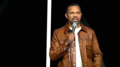 Dar, când îmbătrânești,
nu-ți pasă ce știe lumea - Mike Epps: Ready to Sell Out