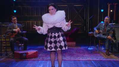 Dar se pare că nu cunoșteam acea persoană. - Alex Borstein: Corsets & Clown Suits