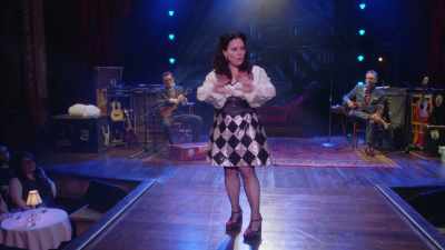 Dar, sincer, pentru ambele perechi, - Alex Borstein: Corsets & Clown Suits