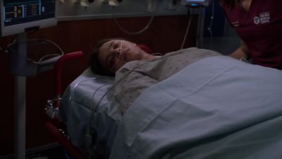 Daria. Daria, it's okay. - Chicago Med