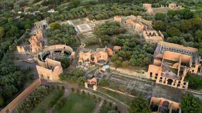DARIUS: There's a maritime theatre
over there, - Lost Treasures of Rome