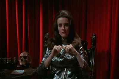 (dark ominous music) - The Velvet Vampire