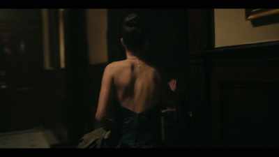 ♪ dark, suspenseful music ♪ - A Gentleman in Moscow