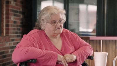 Darlene: TAMMY GIVES UP A LOT. - 1000-lb Sisters