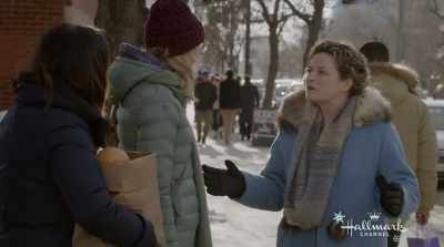 Darlin', it is so busy, I don't
know if I need to set up - Amazing Winter Romance