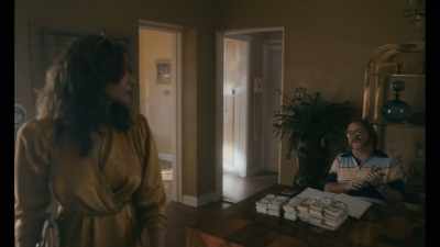 Darling, I've got news.
And there's something you should see. - Griselda