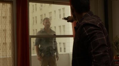 - Darwin, open the window.
- Who the hell are you? - Lethal Weapon