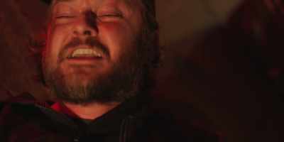 -DARYL: Idiot!
-(ENGINE STOPS) - A Sunburnt Christmas