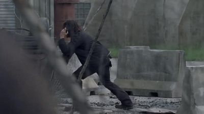 Daryl, you're clear to the south. - The Walking Dead