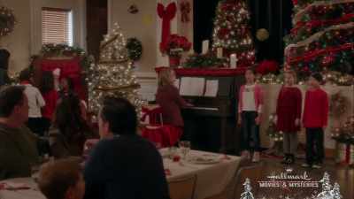 ♪ Dashing through the snow ♪ - A Joyous Christmas