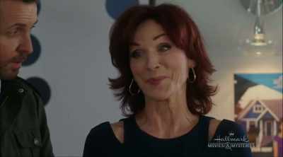 Dat is geen slecht idee.
-Het is een vreselijk idee. - Aurora Teagarden Mysteries: A Game of Cat and Mouse