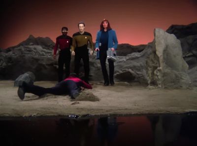 Data, something's got me! - Star Trek: The Next Generation