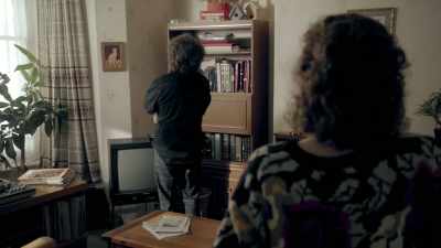 Dave really knows how
to hide a remote control! - Urban Myths