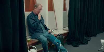 Dave, what's happening over there? - blur: To the End