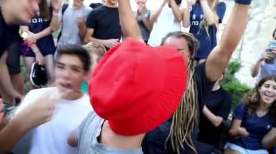 [David]  Este foarte
bun cu oamenii, - American Gospel: Christ Alone