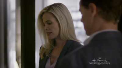David gave me
Felicity's cell phone, - Gourmet Detective: Eat, Drink and Be Buried