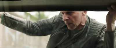 - David, get off! Let me do this!
- What are you doing? - Bon Cop Bad Cop 2