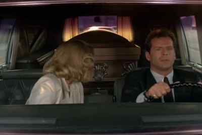 DAVID, THERE'S
A COFFIN BACK THERE. - Moonlighting
