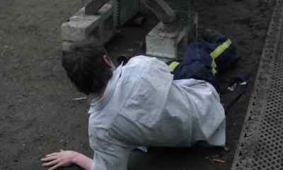 Davis, what are you doing there?
What happened? - Scum