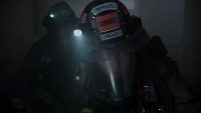 Dawson, you take the first room. - Chicago Fire