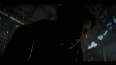 Dayna! Dayna!
It's Dodge, can you hear me? - Panic