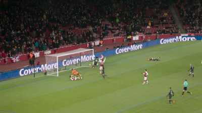 De Bruyne returns it into
the penalty area, Sané's there - All or Nothing: Manchester City