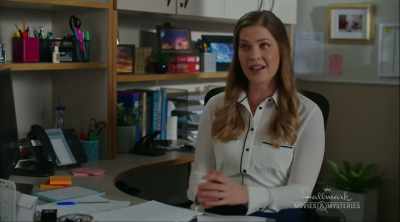 De dief geeft de gestolen goederen terug.
Dat wijst op empathie. - Aurora Teagarden Mysteries: A Game of Cat and Mouse