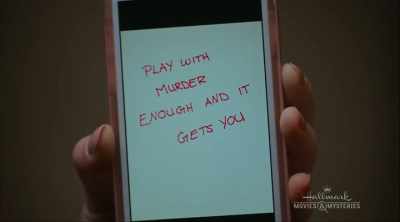 De dief heeft Lillian haar auto gestolen.
-Haar auto? - Aurora Teagarden Mysteries: A Game of Cat and Mouse
