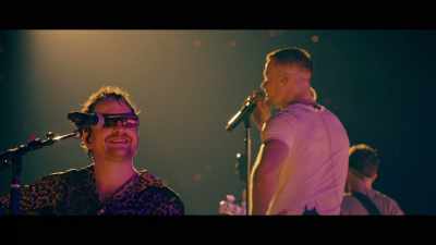 De qualquer maneira, é brega,
mas sou cafona. Está tudo bem. - Imagine Dragons: Live in Vegas