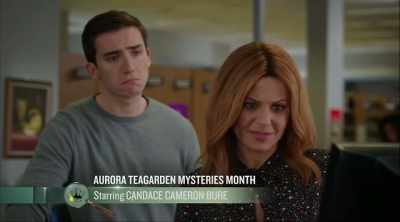 De tip was
'Aurora Teagarden is het middelpunt'. - Aurora Teagarden Mysteries: A Game of Cat and Mouse