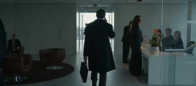 - Dead? No, no, no, he can't be.
- (sniffing) - The Son